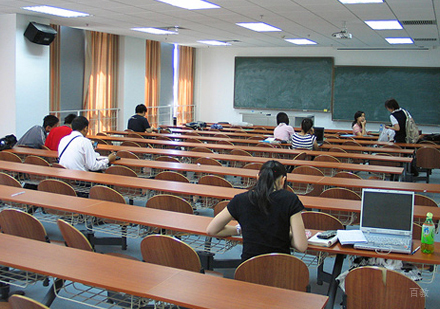 校区学员课堂学习场景展示