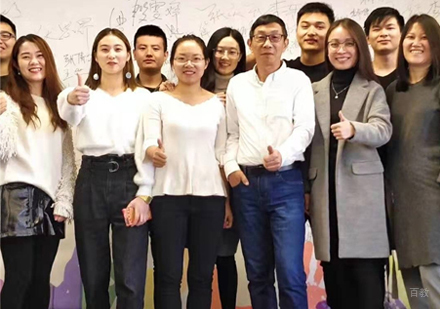线下面授班师生合影