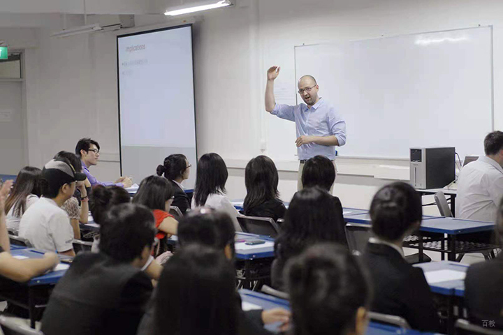 重庆都学课堂商学院_英国赫瑞瓦特大学的上课现场