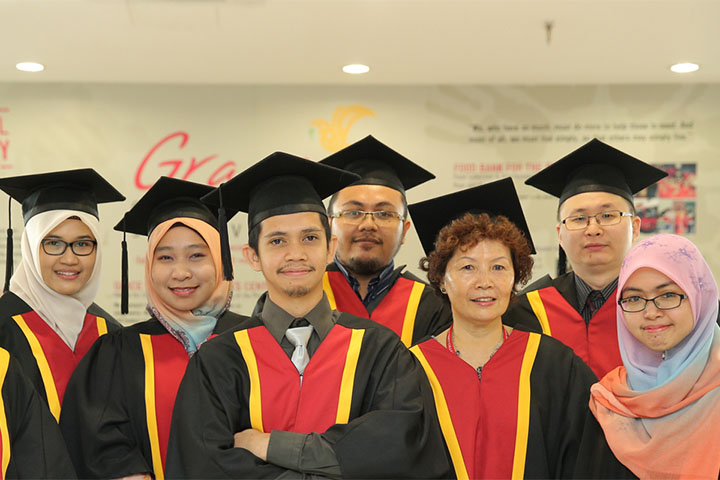 马来西亚林肯大学毕业生合影