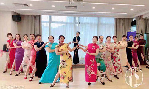 深圳幸福女子学堂_旗袍形态练习