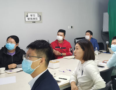 郑州易佳咨询_校区学员上课场景