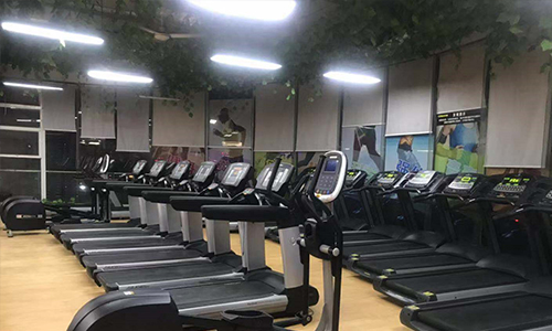 广州动益健身健身房跑步机