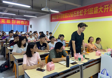 校区学员上课场景展示