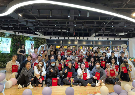 校区毕业学员合影留念