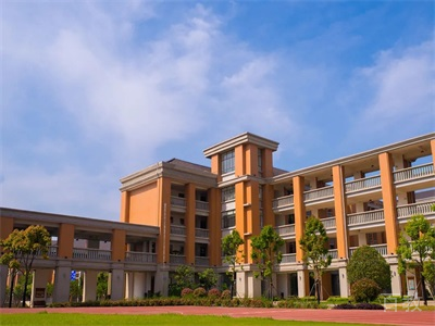 武汉光谷外国语学校_学校环境