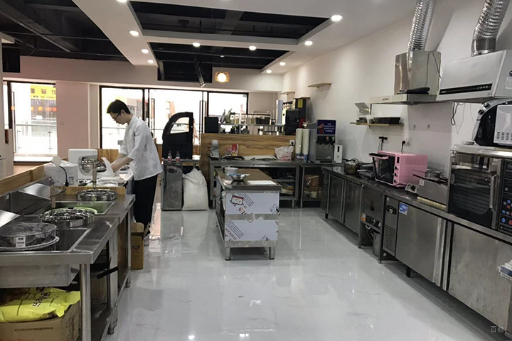 成都味厨餐饮培训学校_炸鸡汉堡区环境展示