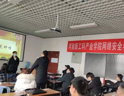 郑州河南新工科产业学院校区学员上课场景