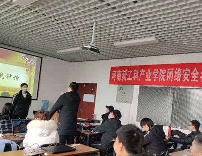 校区学员上课场景
