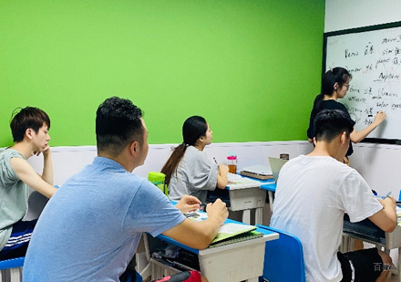 校区学员课堂学习场景展示