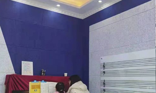 北京云风钢琴_老师教导孩子
