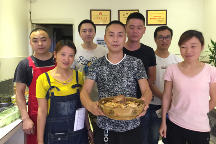 成都豪卤世家_学习卤菜技术学员合影