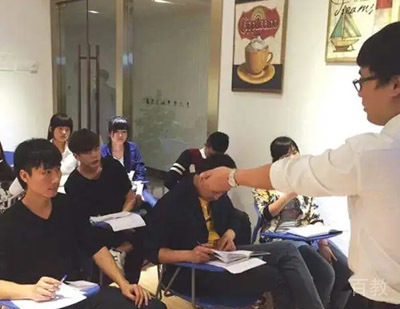 郑州优客轩餐饮培训学校_老师培训的时候
