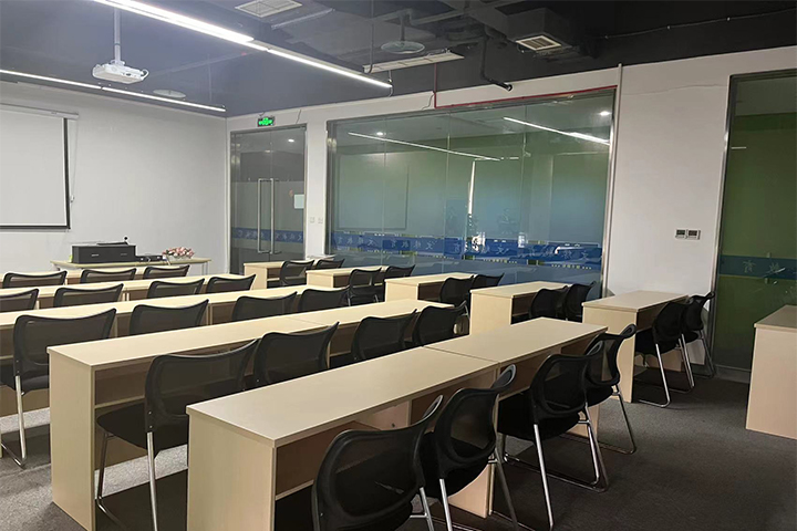 北京世纪文缘MBA洁净的教室