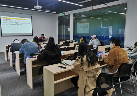 线下面授班学员上课场景展示