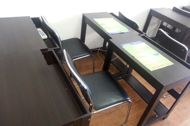 重庆华尔思教室的桌椅