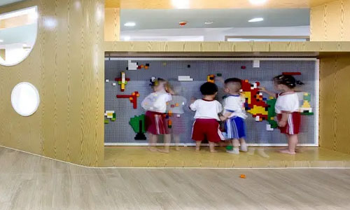 北京吉刻儿童中心儿童做游戏