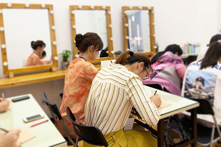 认真刻苦学生