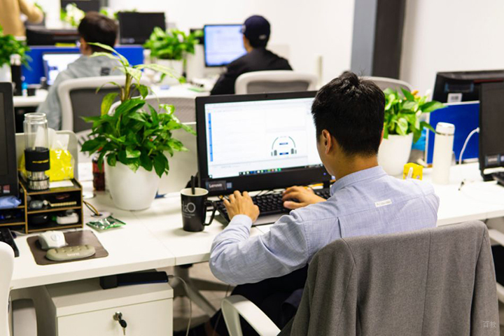 成都高顿MBA_教师办公室环境