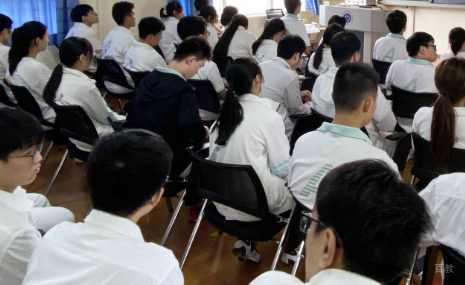 上海金苹果学校_课堂学习
