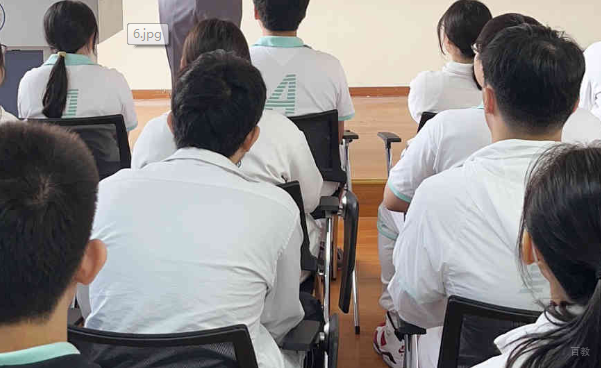 上海金苹果学校_课堂学习