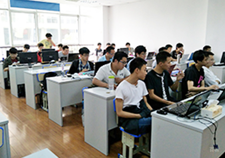 郑州职坐标IT培训_学员上课场景展示