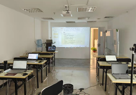 郑州腾鸟软件测试_校区授课教室环境展示