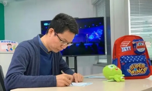 老师为学员准备礼物