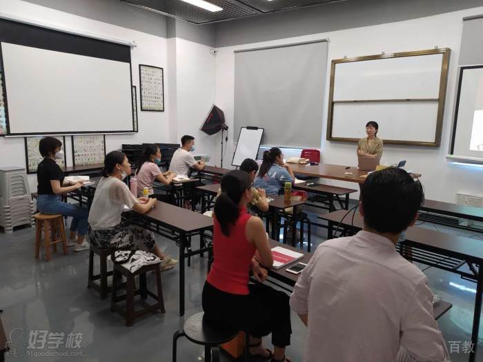 老师上课讲学现场.