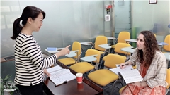 郑州唯壹汉语教育老师现场教学展示学员互动