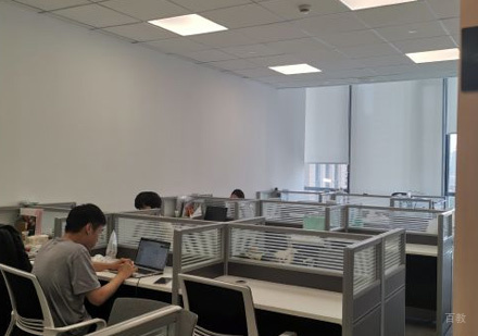 西安菠萝在线_老师工作场景展示