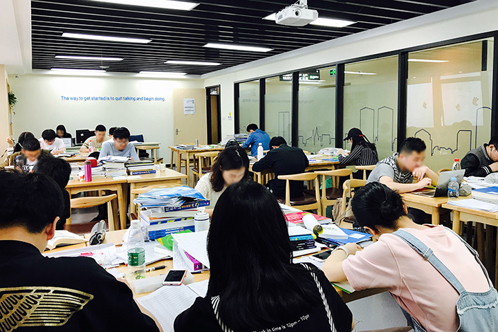 重庆新东方考研自习室的学员