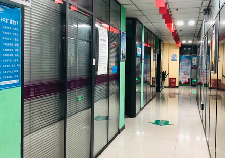 郑州励学个性化_校区走廊环境展示