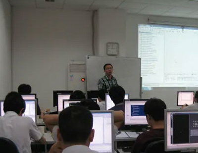 乐搏软件测试培训学校老师授课场景展示