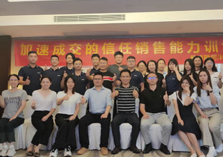 校区报名学员合影留念