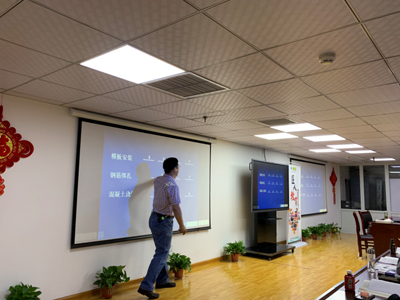 北京匠人教育_学校照片-老师讲课