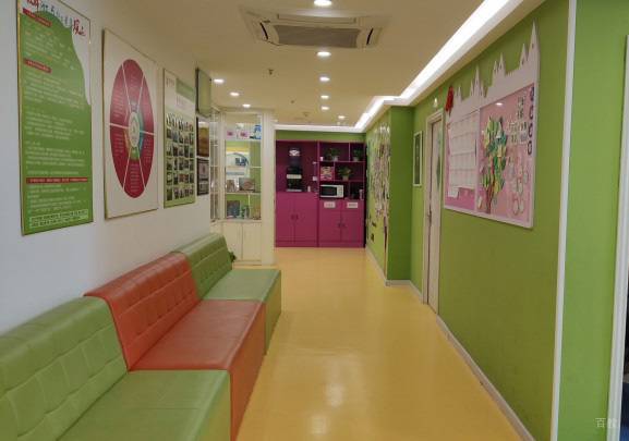 东方司乐国际教育学校走廊