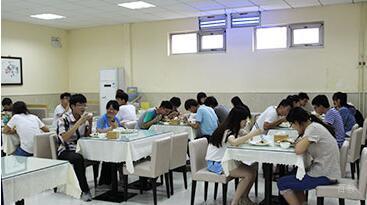 广州中公考研食堂环境