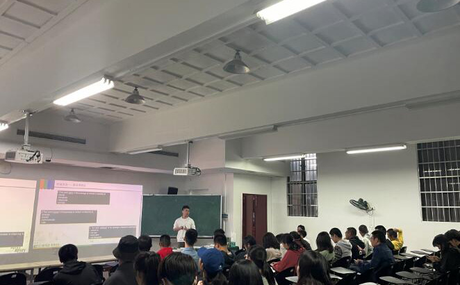 长沙新东方培训学校上课中