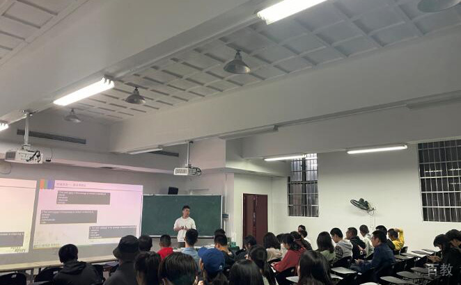 长沙新东方培训学校上课中