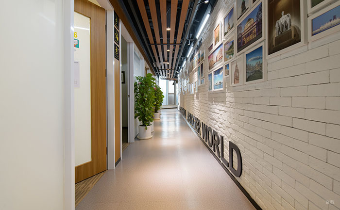 广州新东方教育学校走廊