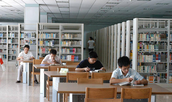长春领君教育_图书馆氛围