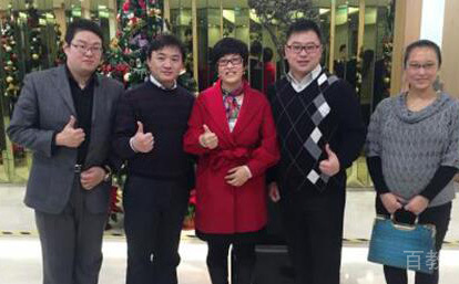长沙光环国际教育_老师与学员合影