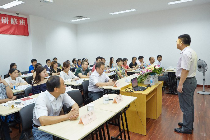 北京领君考研_学员认真学习中