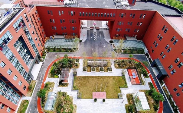 学校中心