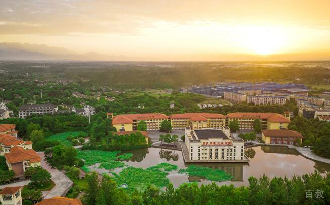 成都四川外国语大学成都学院_学校环境