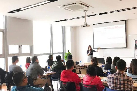 老师教学中