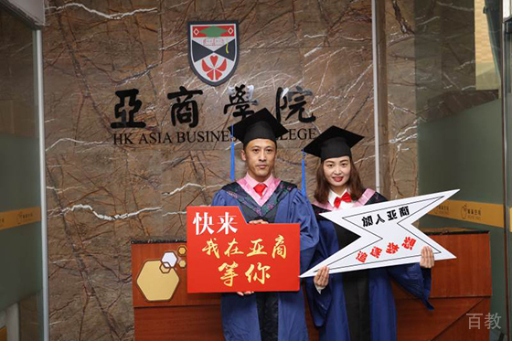 老师学生合影