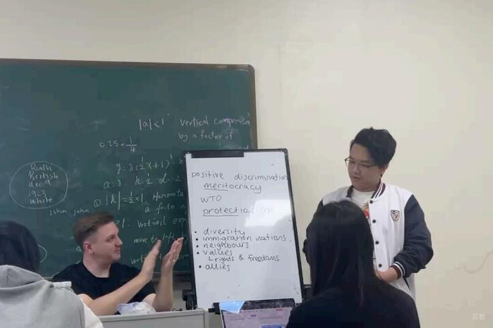 北京源梦天下_老师教学中