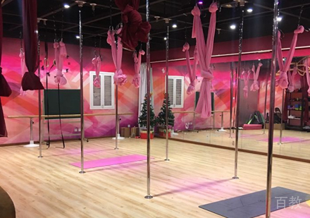 校区钢管舞教室环境展示